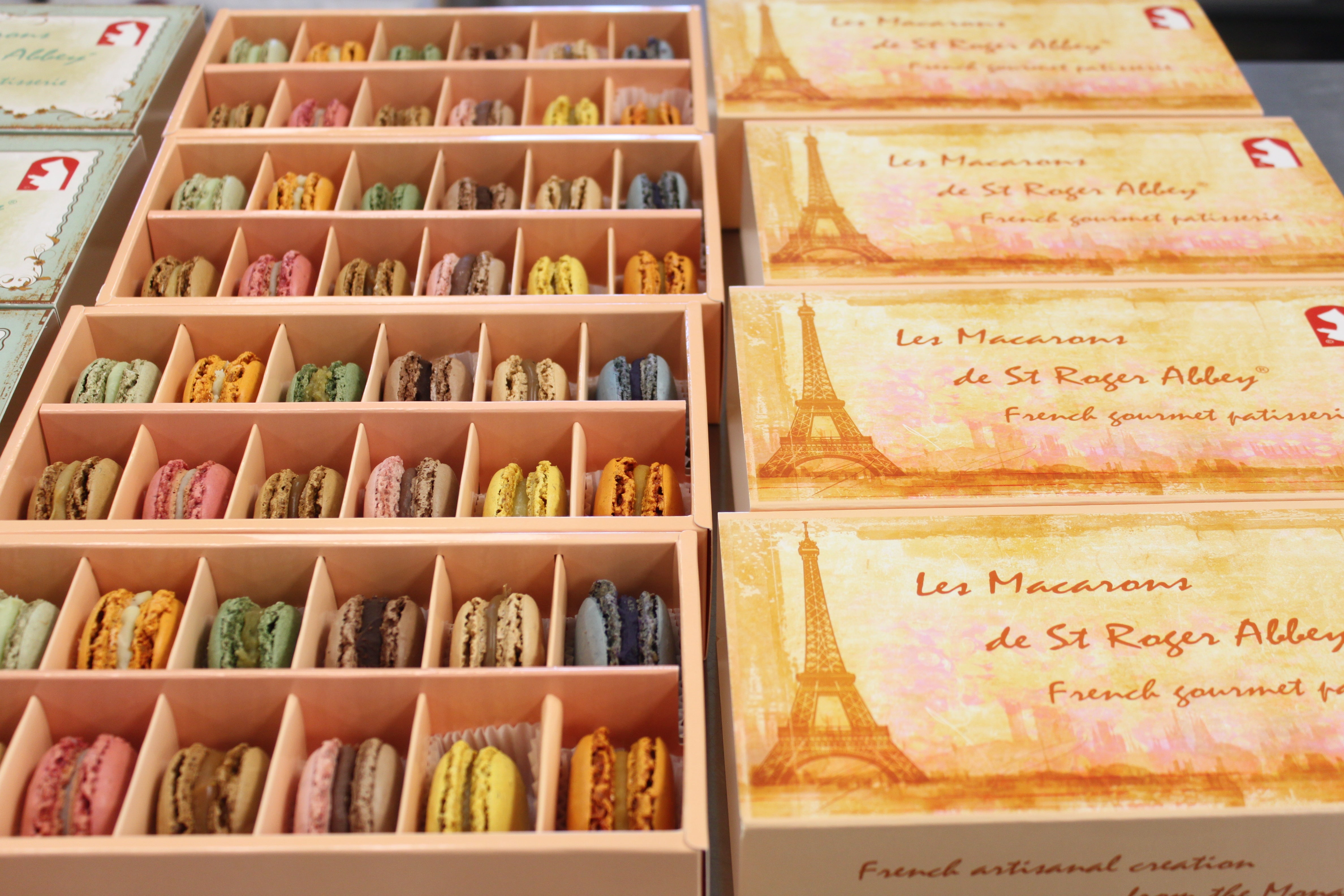Organic Paris Tour Eiffel 12-French Macaron Assortment